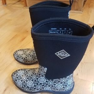 Muck boots